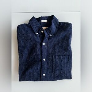 J Crew Men’s Short Sleeve Dark Blue Seersucker Shirt in Medium